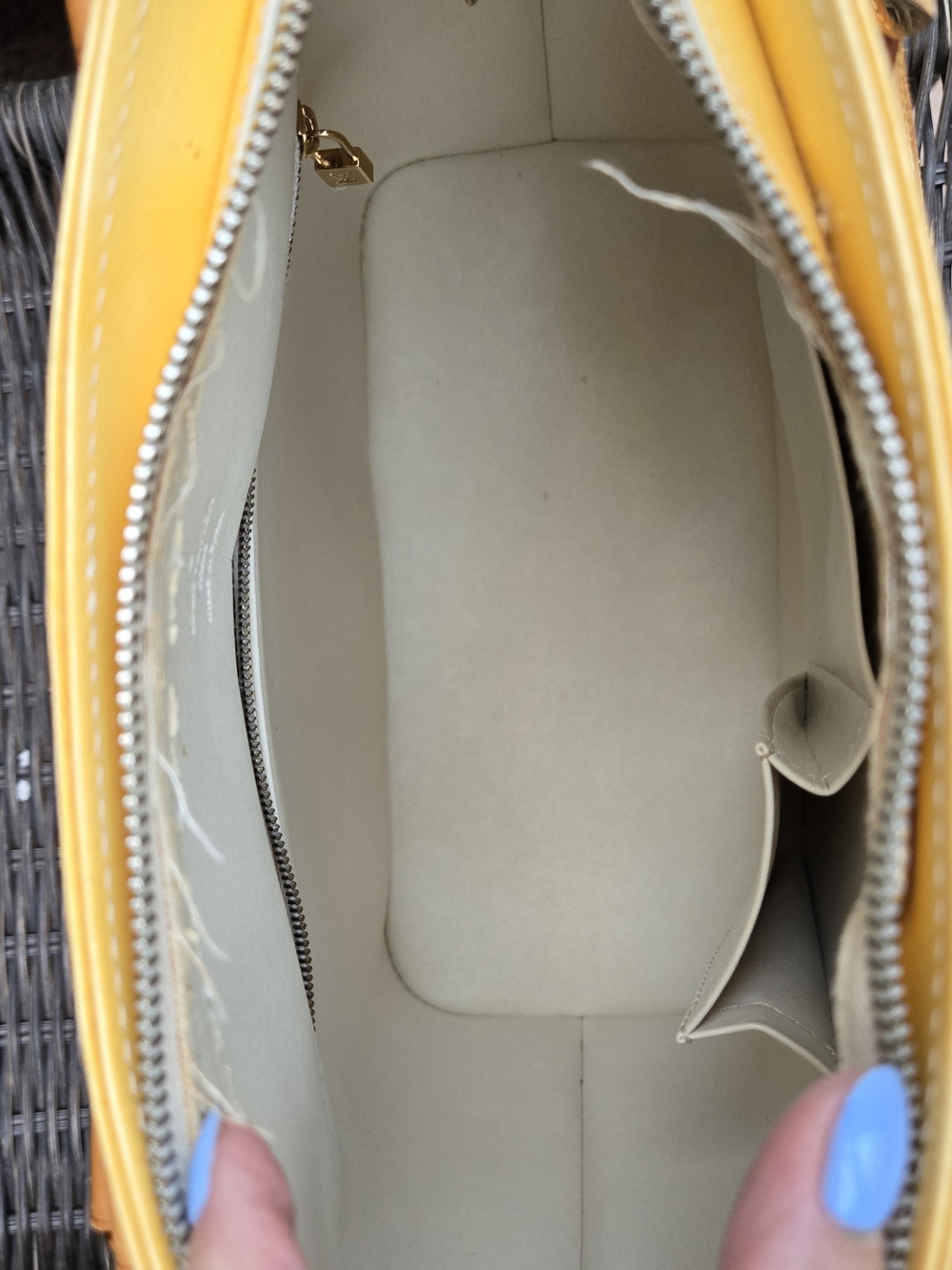 Authentic Louis Vuitton Yellow Houston Vernis Empriente Leather Tote Bag - Picture 16 of 17